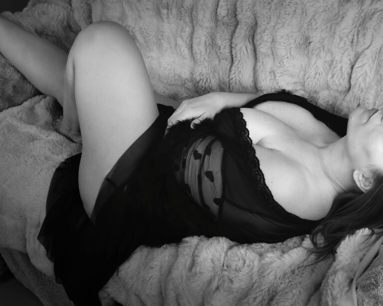 Boudoir photos - Boldly Her Photography